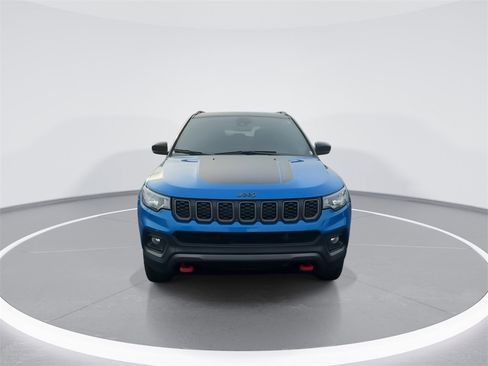 Used 2024 Jeep Compass Trailhawk image 3