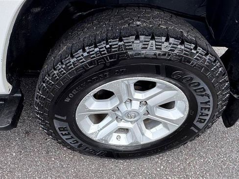 Used 2014 Toyota 4Runner SR5 AWD/4WD image 28