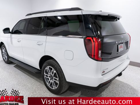 Used 2025 Ford Expedition Active AWD/4WD image 3