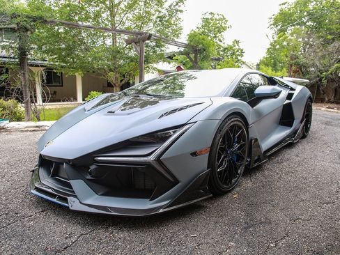 Used 2024 Lamborghini Revuelto AWD/4WD image 2
