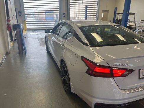 Used 2023 Nissan Altima 2.5 SR w/ SR Premium Package FWD image 8