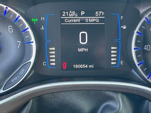 Used 2017 Chrysler Pacifica Touring-L w/ Tire & Wheel Group FWD image 3