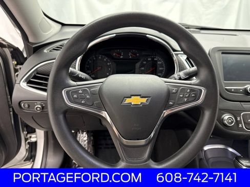 Used 2018 Chevrolet Malibu LT FWD image 14