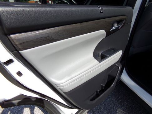 Used 2024 Toyota Highlander AWD image 48