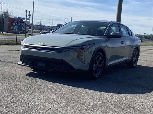 Used 2025 Kia K4 LXS image 6