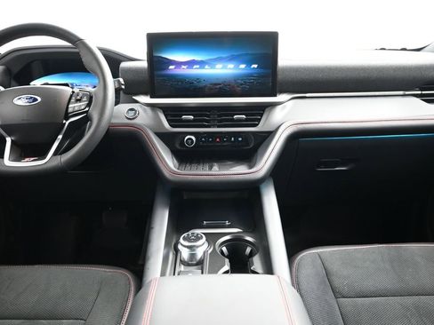 Used 2025 Ford Explorer ST image 9