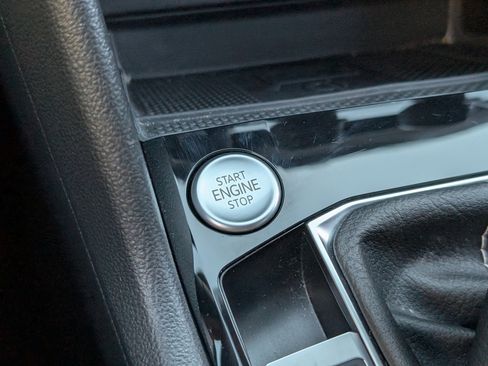 Used 2024 Volkswagen Taos SE image 32