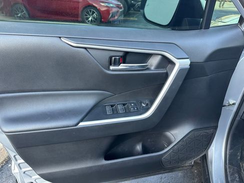 Used 2022 Toyota RAV4 XLE image 8