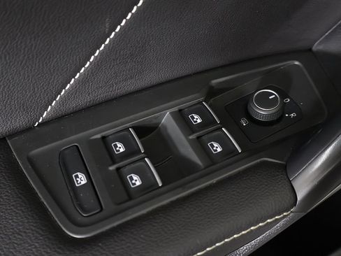 Used 2023 Volkswagen Tiguan SE w/ Panoramic Sunroof Package AWD/4WD image 39