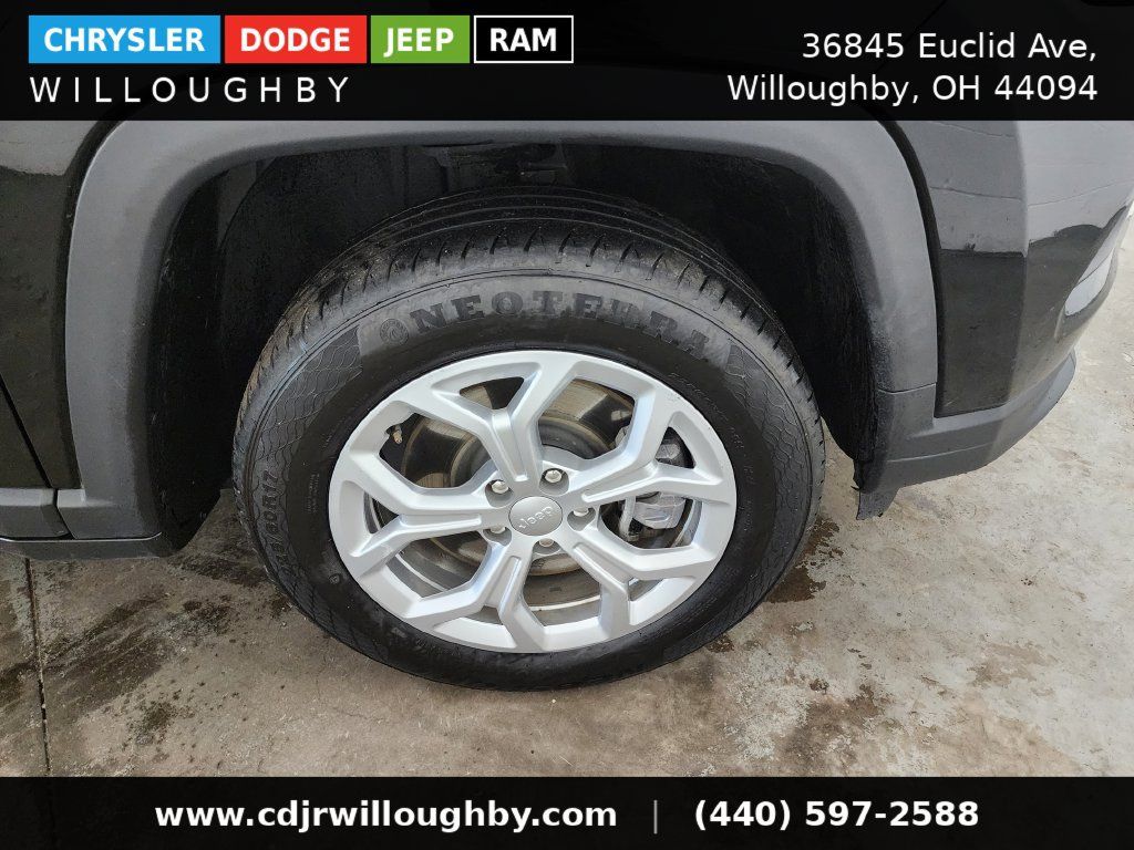 Used 2024 Jeep Compass Latitude AWD/4WD image 40