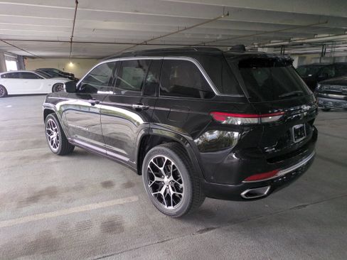 New 2025 Jeep Grand Cherokee Summit image 7