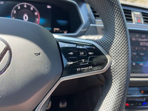 Used 2022 Volkswagen Tiguan SE R-Line image 17