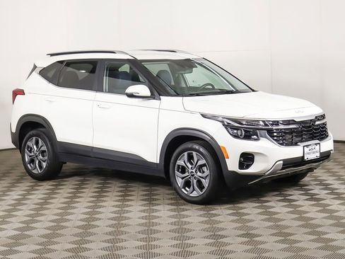 Used 2024 Kia Seltos S AWD/4WD image 2