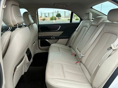 Used 2019 Lincoln Continental Select w/ Continental Climate Package image 19