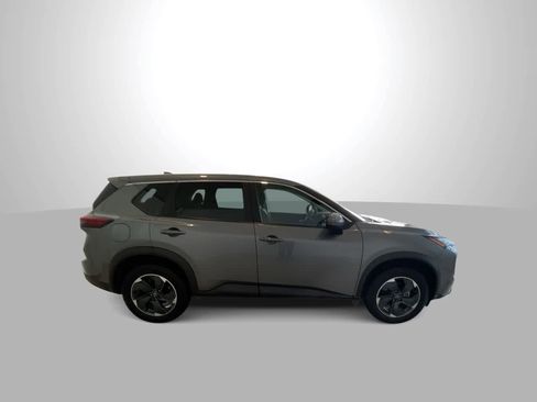 Used 2024 Nissan Rogue SV image 9