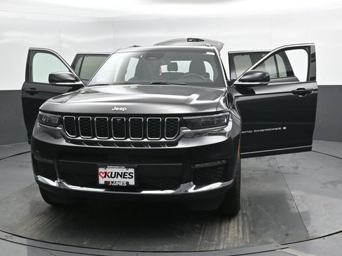 Used 2024 Jeep Grand Cherokee L Limited w/ Luxury Tech Group II image 47