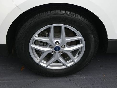 Used 2021 Ford Edge SE image 25