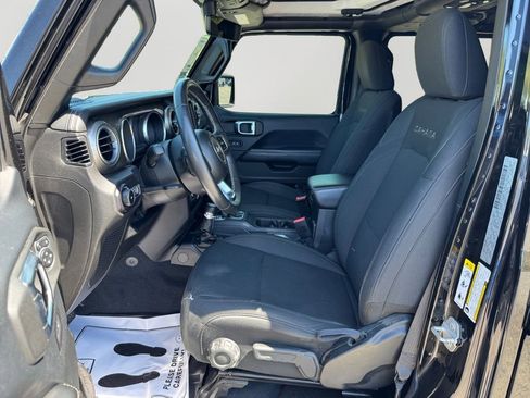 Used 2018 Jeep Wrangler Unlimited Sahara image 24