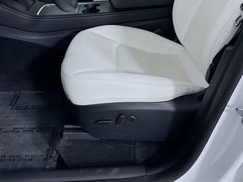Used 2023 Tesla Model Y Long Range AWD/4WD image 18