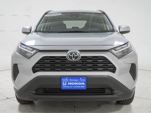Used 2024 Toyota RAV4 XLE AWD/4WD image 3