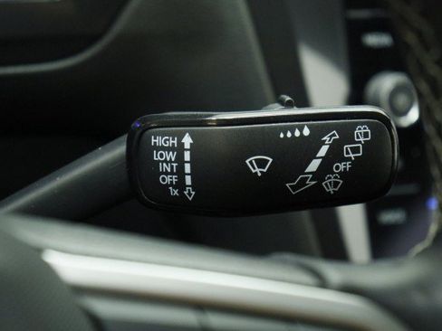 Used 2022 Volkswagen Tiguan SE FWD image 14