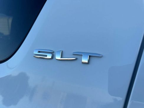 Used 2020 GMC Acadia SLT w/ LPO, Floor Liner Package FWD image 3