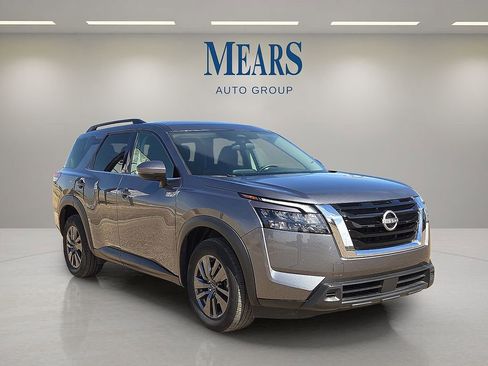 Used 2025 Nissan Pathfinder SV image 7