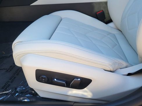 New 2026 BMW 530i xDrive w/ Convenience Package image 25