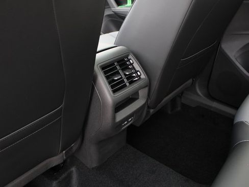 New 2025 Volkswagen Tiguan SE R-Line image 9