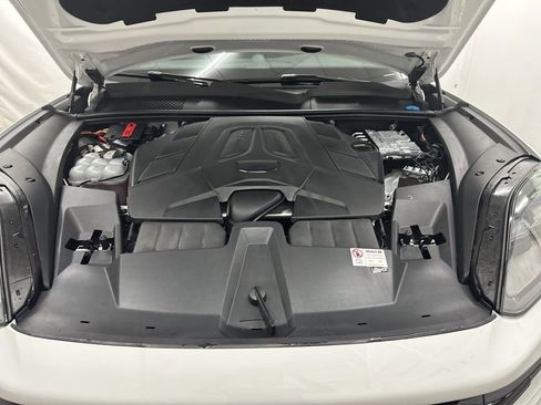 Used 2024 Porsche Cayenne Coupe image 33