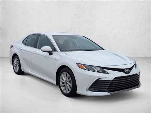 Used 2024 Toyota Camry LE image 3