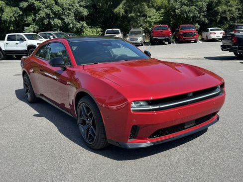 Used 2024 Dodge Charger Daytona R/T w/ Plus Group AWD/4WD image 3