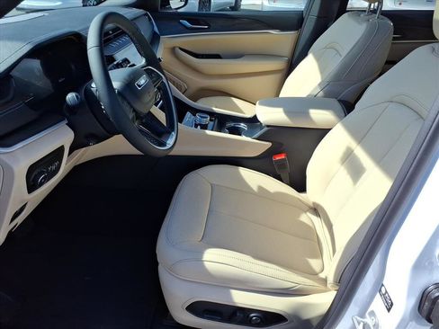 New 2026 Jeep Grand Cherokee Limited w/ Luxury Tech Group II image 3