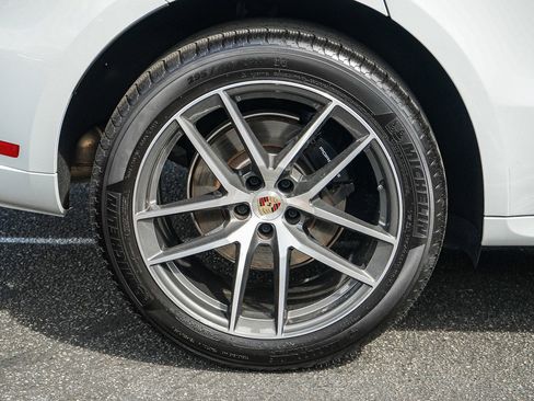 Used 2024 Porsche Macan AWD/4WD image 11