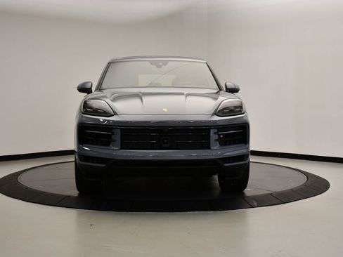 Certified 2025 Porsche Cayenne image 10