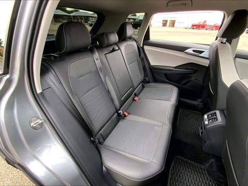 Used 2025 Volkswagen Taos SE image 38