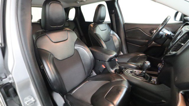 Used 2020 Jeep Cherokee Latitude Plus w/ Comfort/Convenience Group FWD image 11