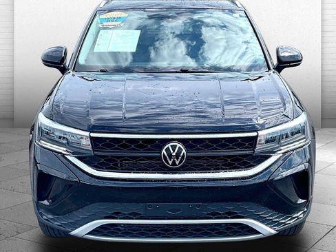 Used 2023 Volkswagen Taos SE AWD/4WD image 2
