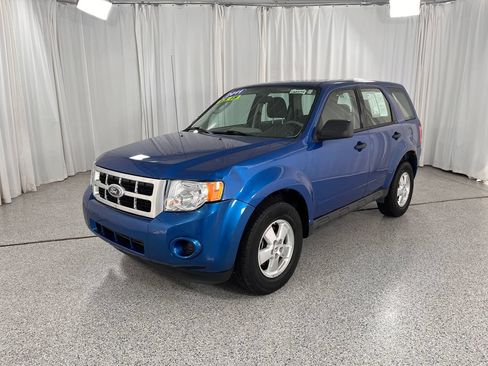 Used 2011 Ford Escape XLS FWD image 1