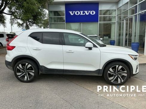Used 2023 Volvo XC40 B5 Plus w/ Protection Package Premier image 3