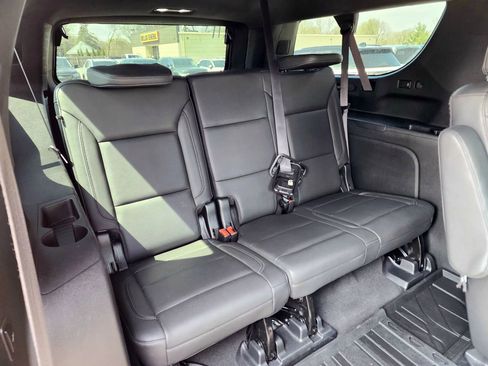 Used 2022 Chevrolet Suburban Z71 w/ Luxury Package image 13