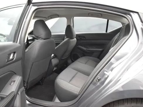 Used 2025 Nissan Altima 2.5 SV FWD image 15