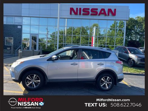 Used 2016 Toyota RAV4 XLE AWD/4WD image 2