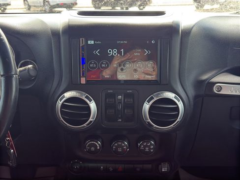 Used 2013 Jeep Wrangler Unlimited Rubicon w/ Connectivity Group image 15