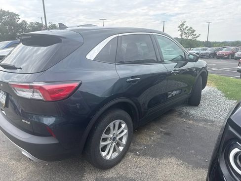 Used 2022 Ford Escape SE w/ Cold Weather Package AWD/4WD image 4