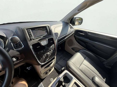 Used 2015 Chrysler Town & Country Touring w/ Driver Convenience Group FWD image 20