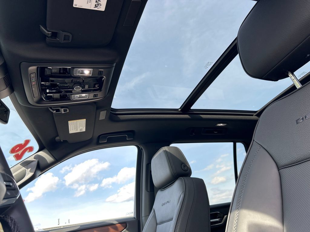 New 2026 GMC Yukon Denali w/ Sun & Power Step Package AWD/4WD image 8