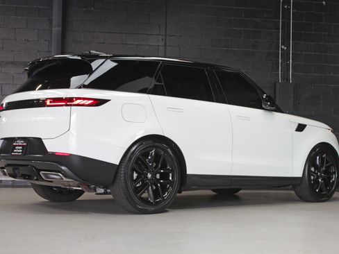 Used 2025 Land Rover Range Rover Sport SE AWD/4WD image 15