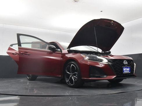 Certified 2025 Nissan Altima 2.5 SR image 38