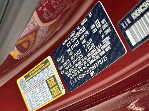 Used 2024 Kia Carnival EX image 26